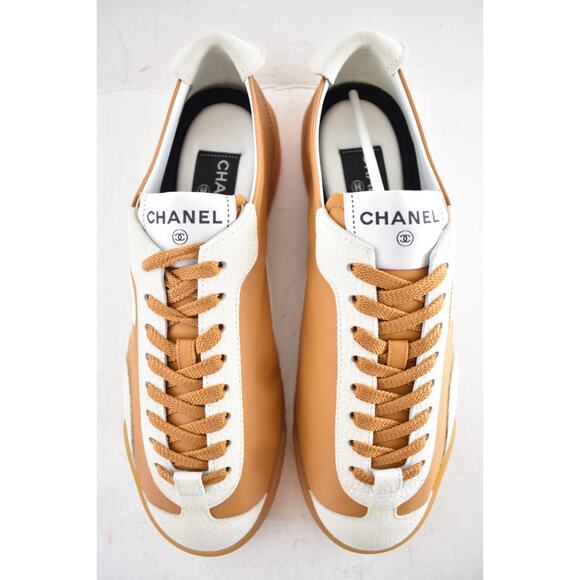 Sporty or sophisticated? You don Chanel 26P Brown White Leather Suede CC Logo Flat Runner Trainer Sneaker 38.5